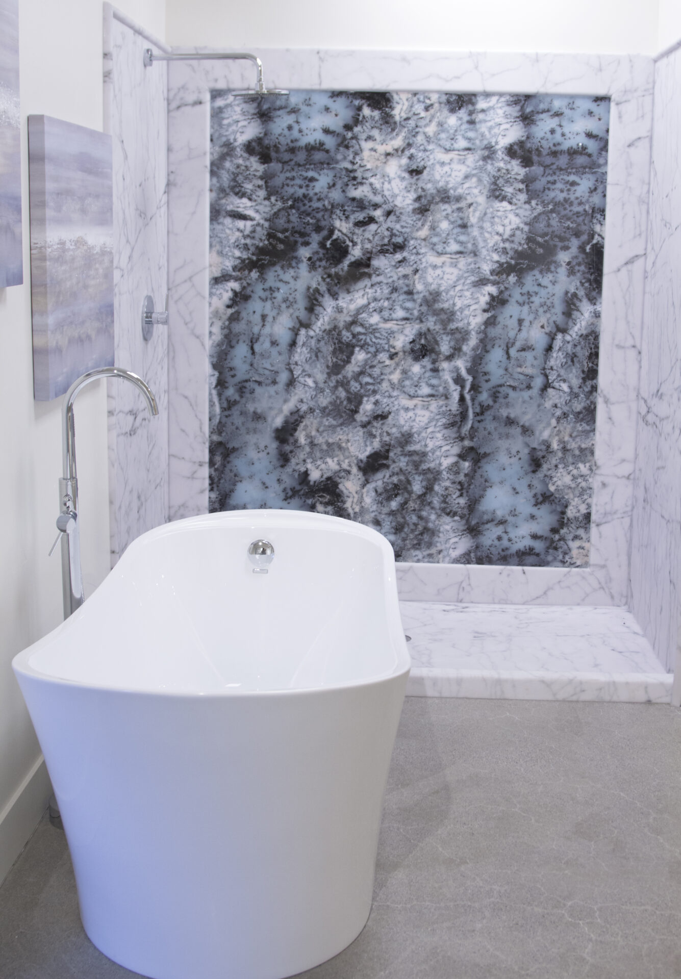 Bianco Carrara Display Bathtub