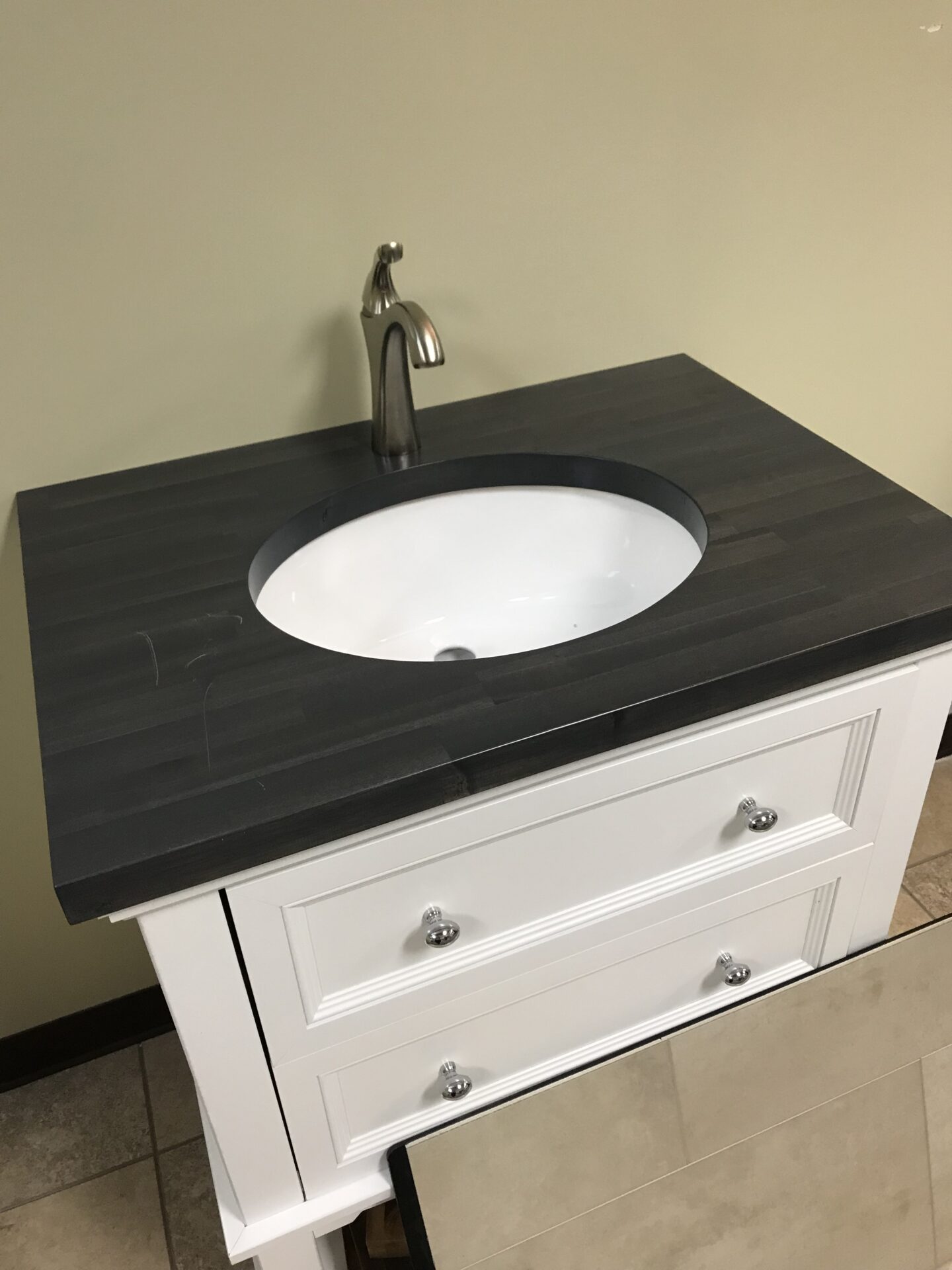 Madera Ashen Sink with black and white countertop